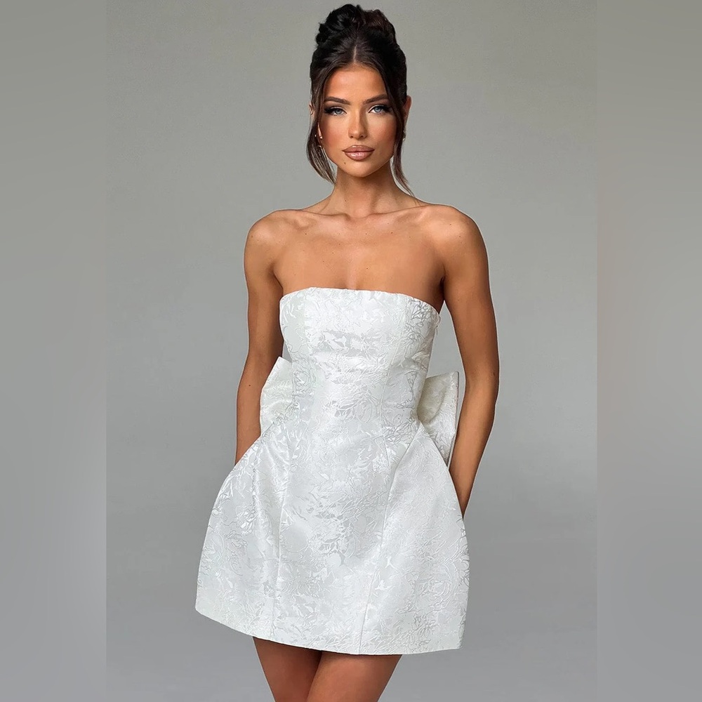 Chic Strapless White Dress